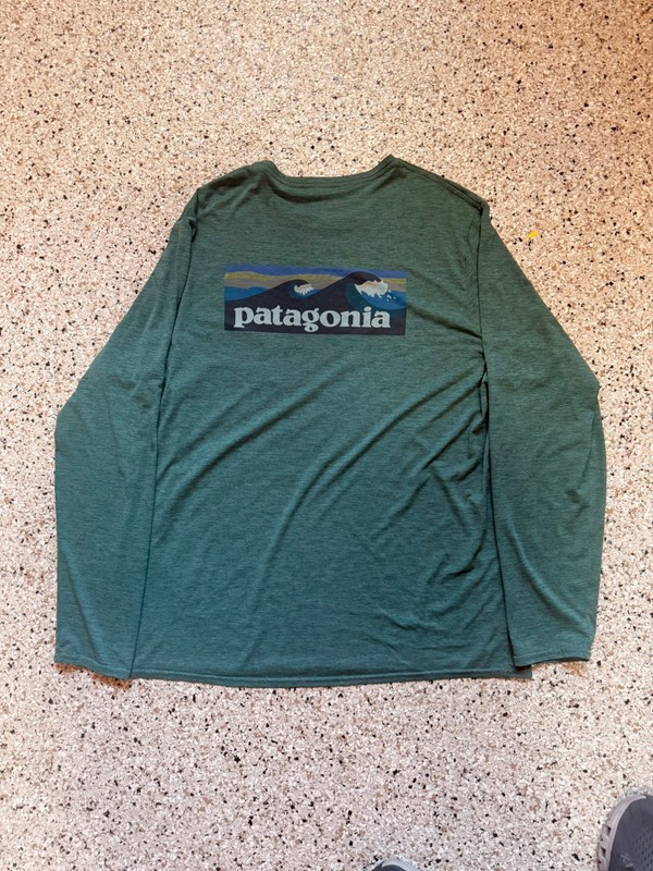 Patagonia Mens Long Sleeve Capilene Cool Daily Graphic Shirt Green Extra Large gallery