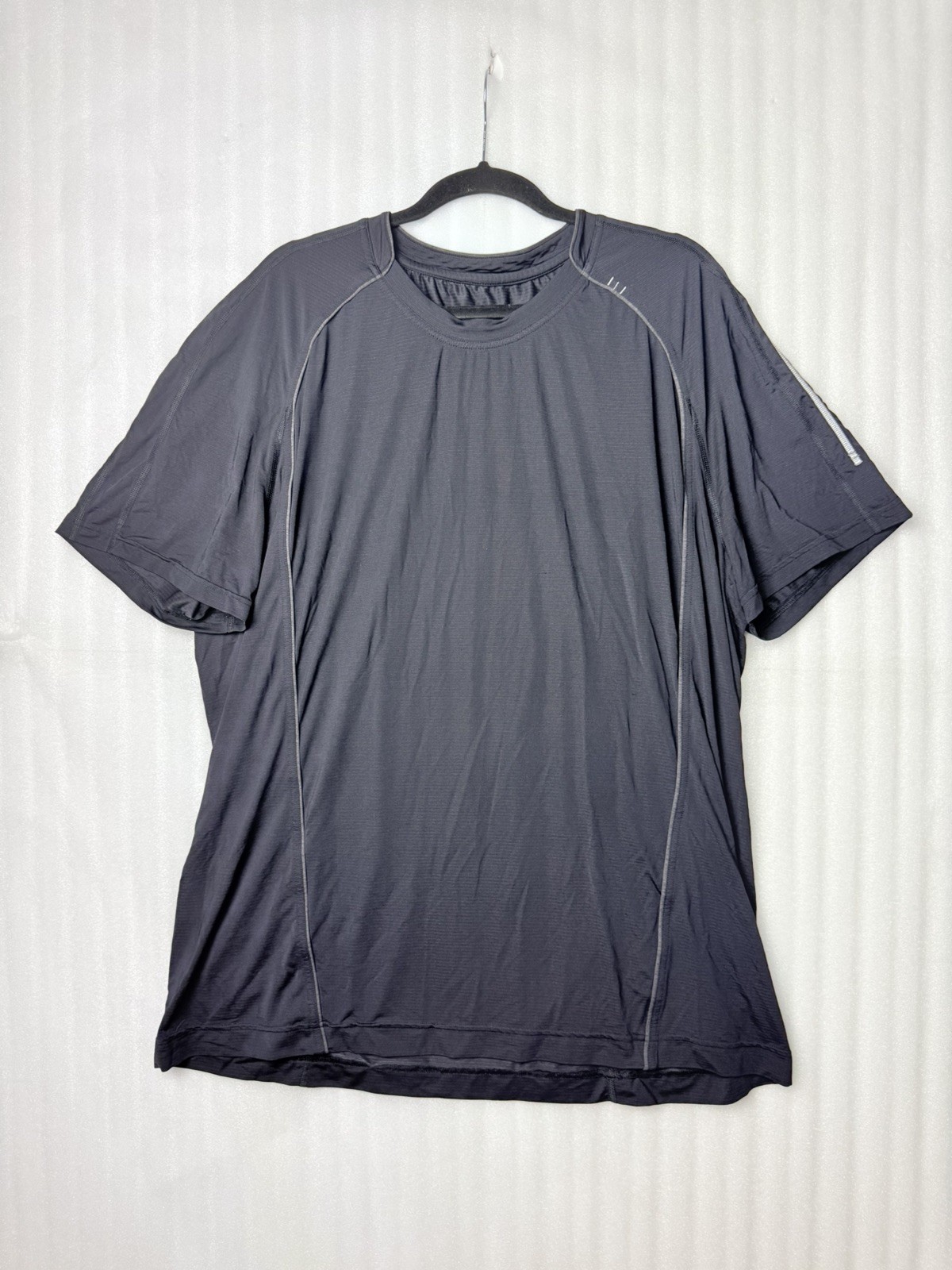 Lululemon Metal Vent Tech Mens Hexagon Logo Dark Navy Performance T Shirt Sz 2XL gallery