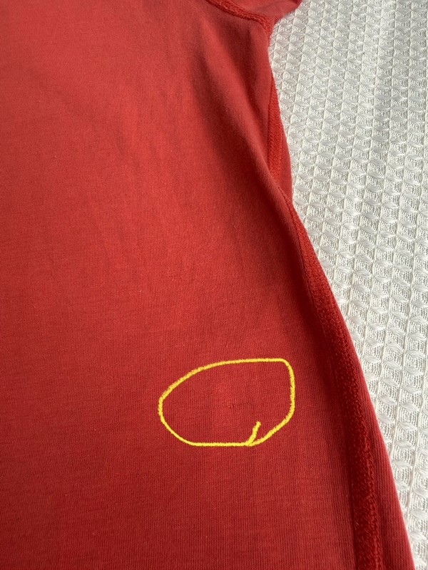 Vuori Men’s Red Current Tech Tee Size XL gallery