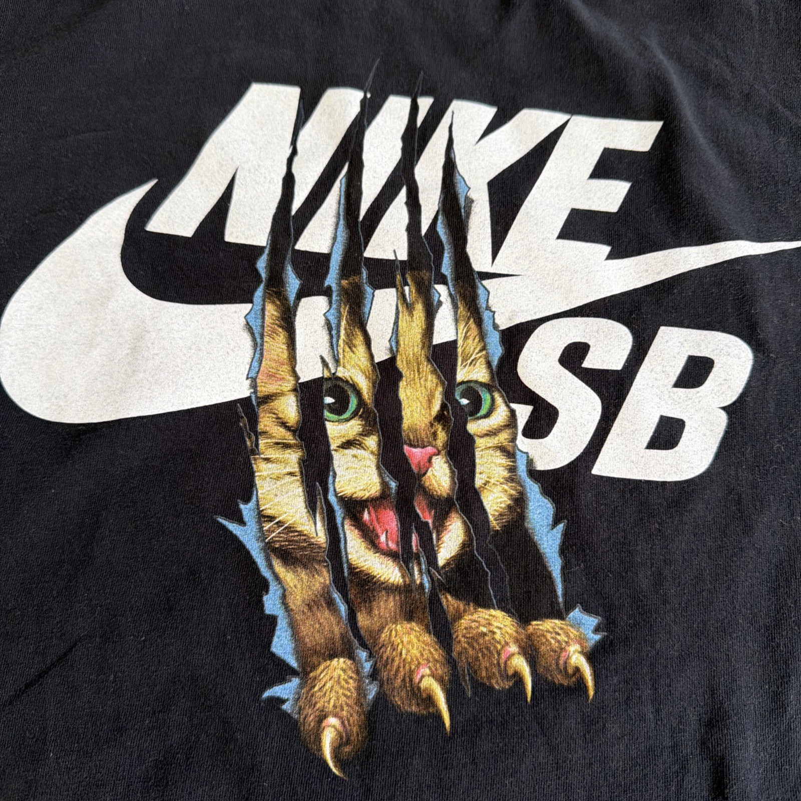 Nike SB Cat Scratch Logo Graphic T-Shirt Men’s Size Small Black DB9975-010 Loose gallery