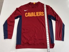 Men’s Size M Nike Cleveland Cavaliers Player issued Warm Up Shirt