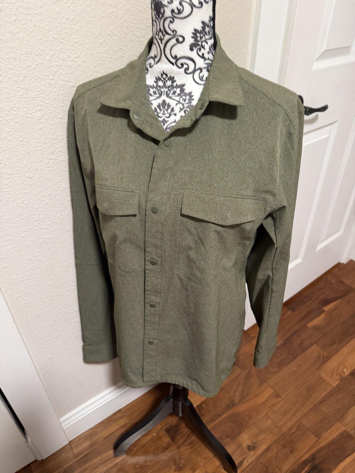 Men’s Lululemon Airing Easy Ventlight Green Long Sleeve Polo Top M gallery