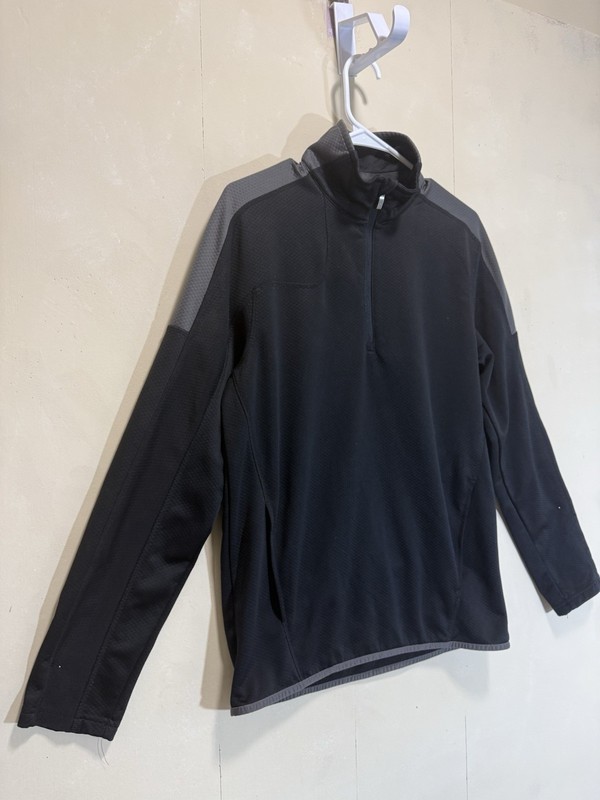 Under Armour 1/4 Zip Athletic Pullover Men's Sz M / Black and Gray gallery