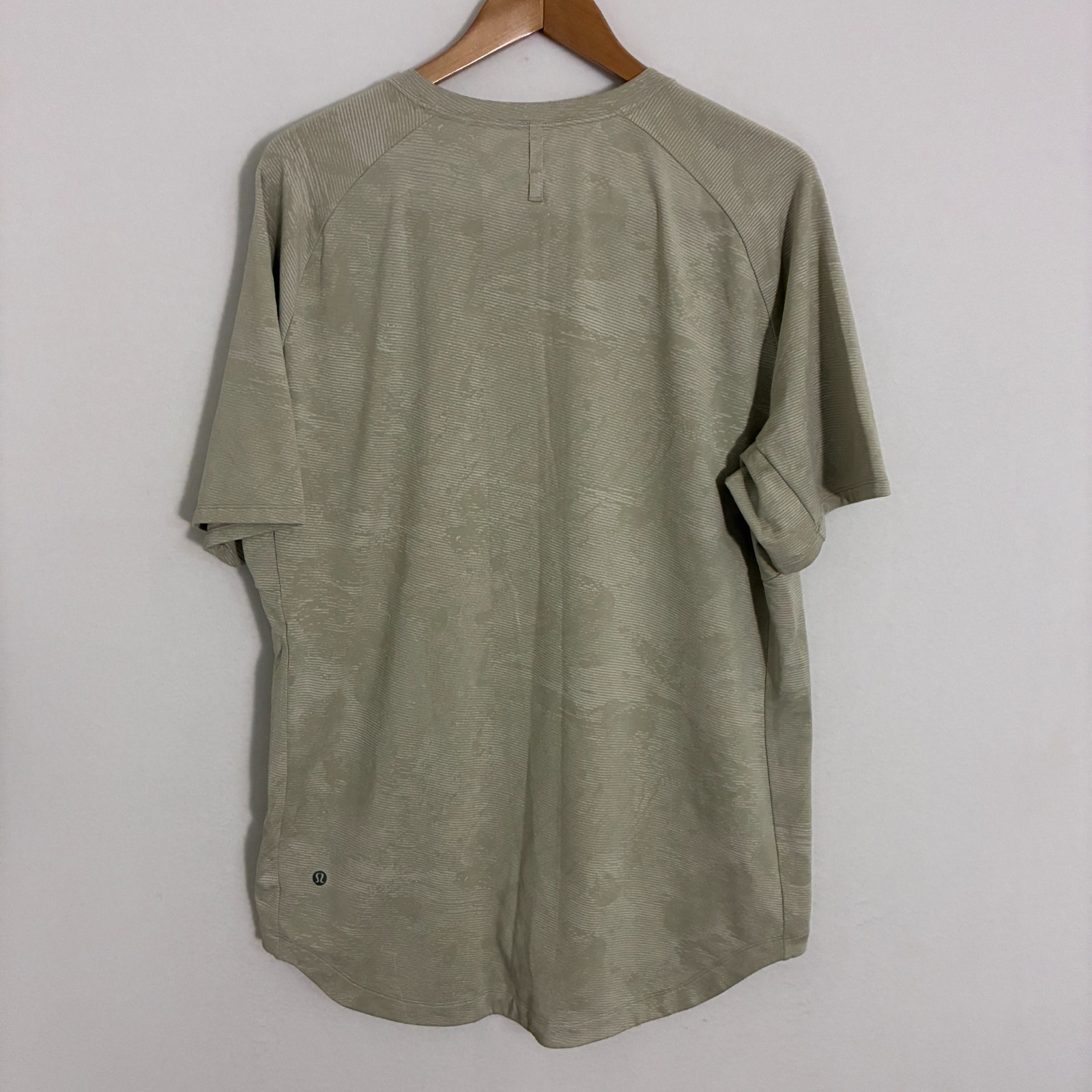 Lululemon Vent Tech Shirt Mens Fits L Performance Running Gym Training Workout gallery