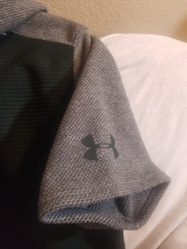 UNDER ARMOUR PERFORMANCE HOODIE - MEDIUM - SHORT SLEEVE - CURRY gallery