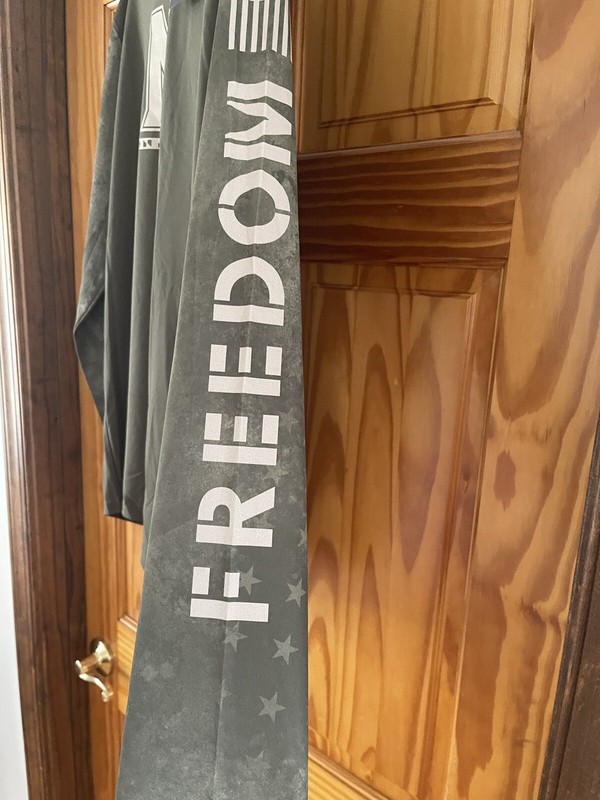Men's UA Freedom Collegiate Long Sleeve Size Large gallery