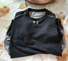 Men’s Under Armour Shirt, Black and gray Size L, Loose, Heat Gear