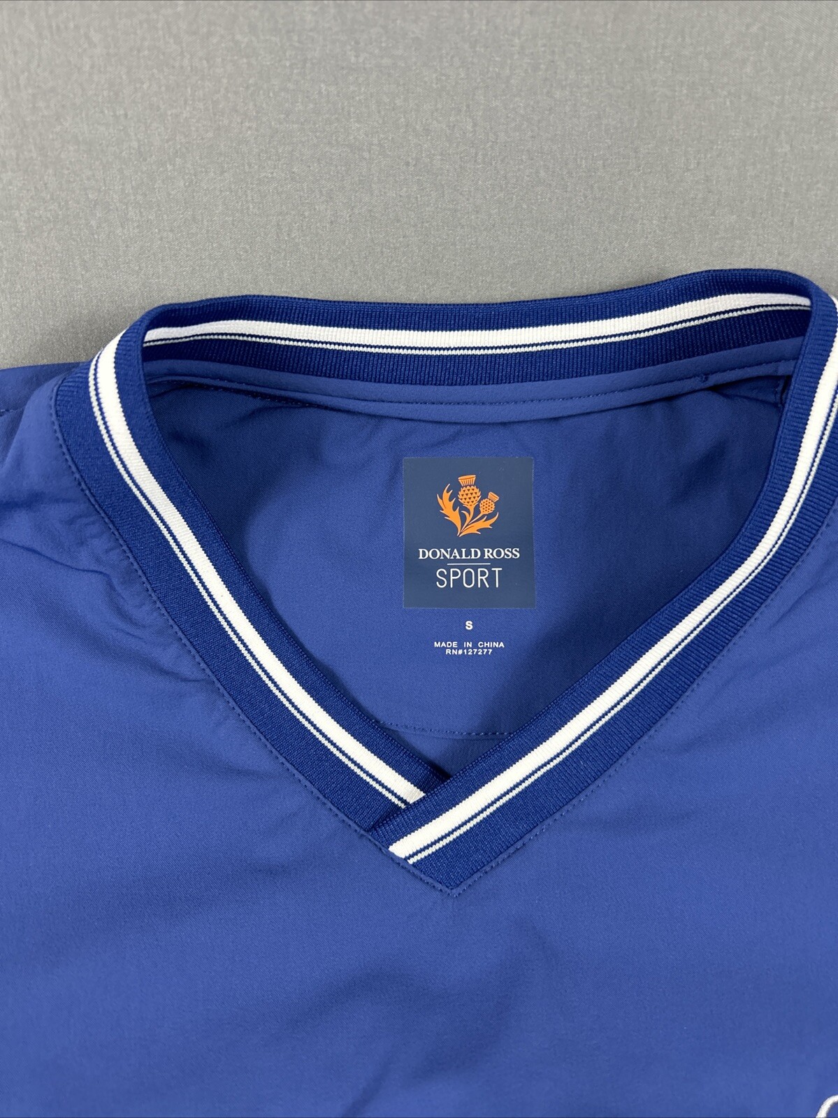 Donald Ross Golf Pullover V-Neck Chest Logo Small Blue Nylon NWOT MSRP $155 gallery