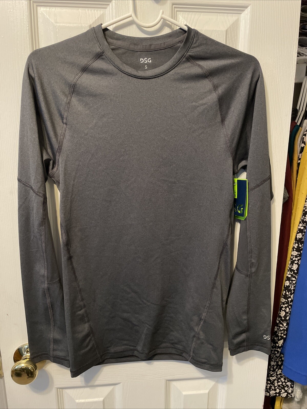 DSG Men’s Compression Shirt Dark Heather Gray Long Sleeve Size Small NWT gallery