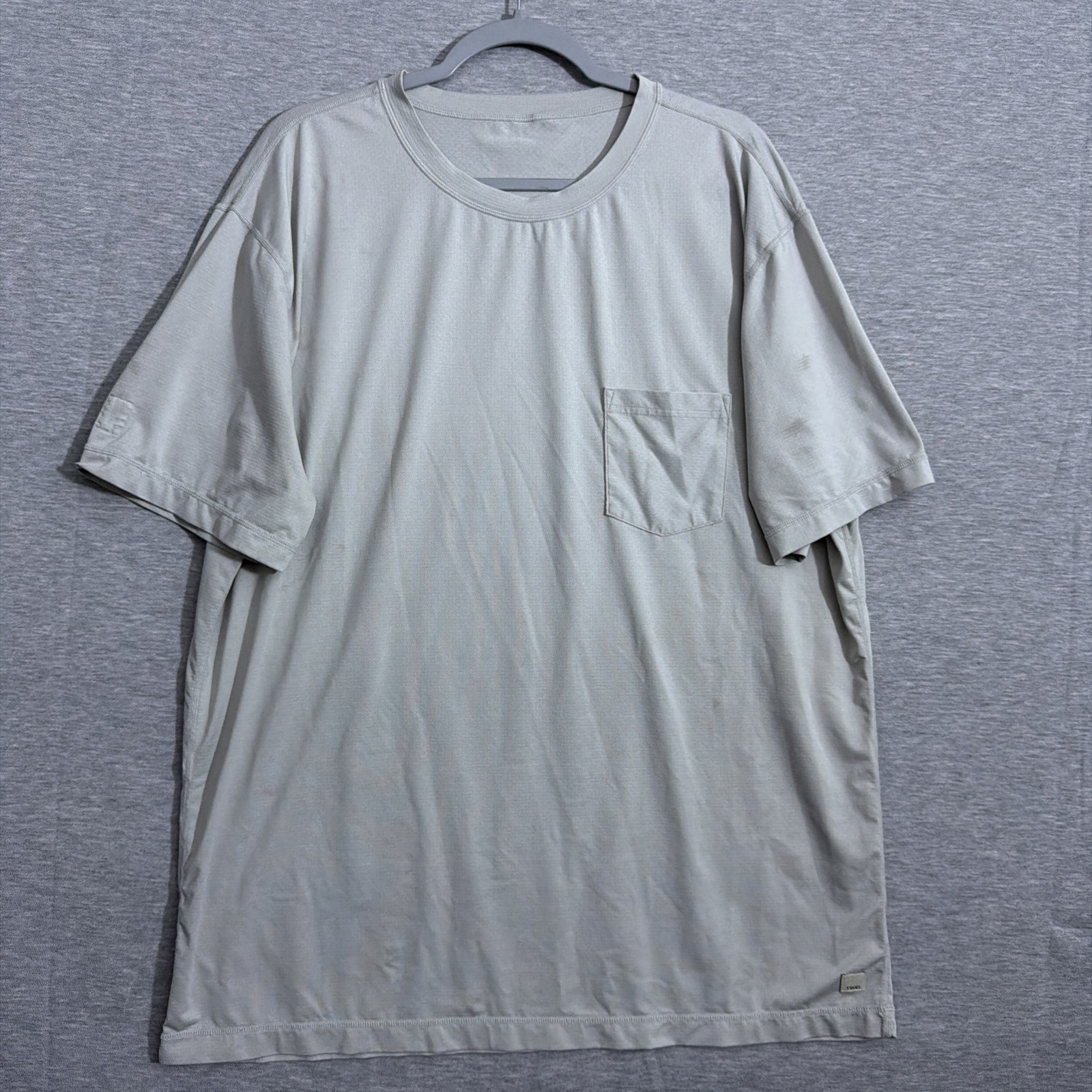 Vuori Men's XXL Gray Tradewind Performance Tee Short Sleeve 2.0 STAINED gallery