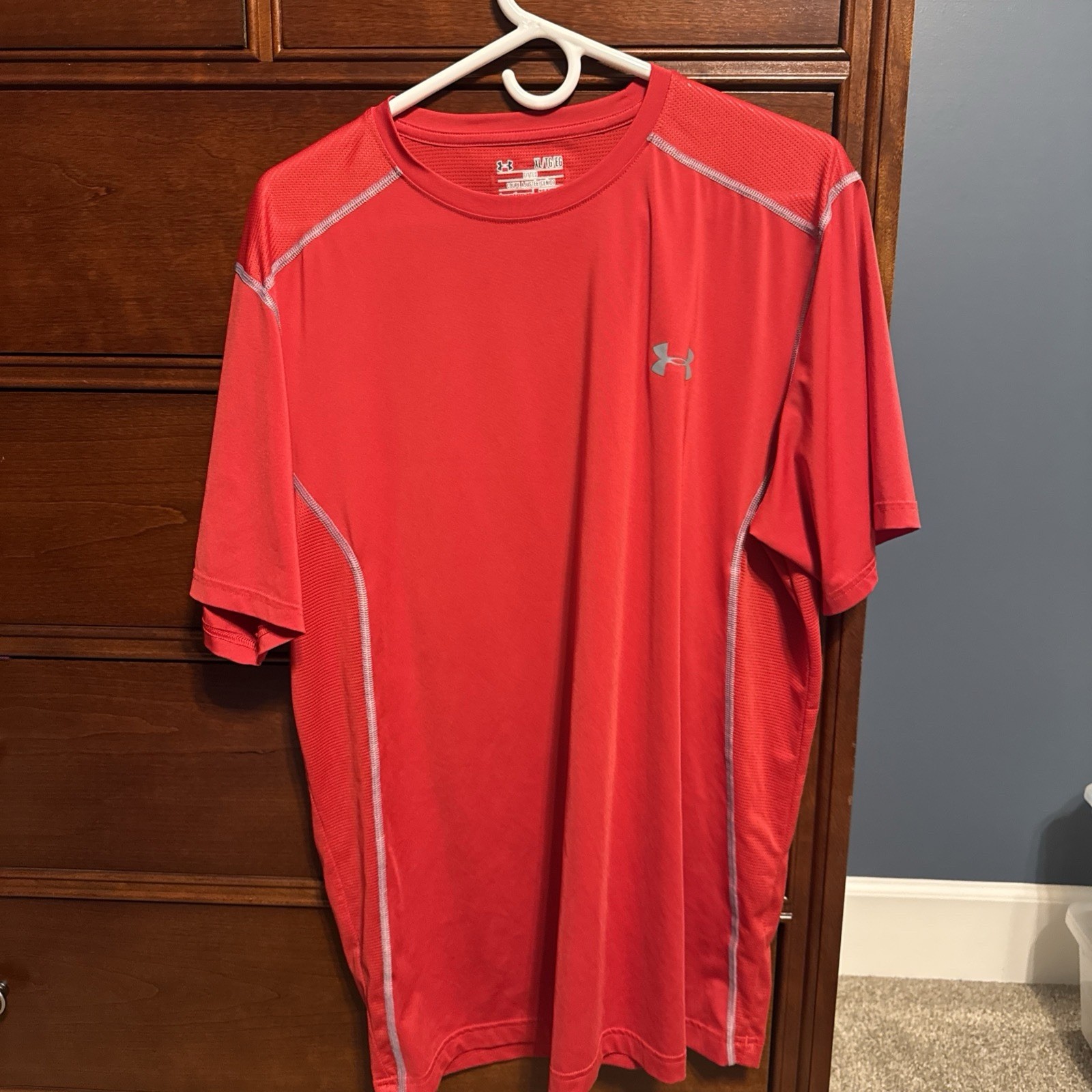 Under Armour Fitted Heatgear Red Short Sleeve T-Shirt Mens Sz XL gallery