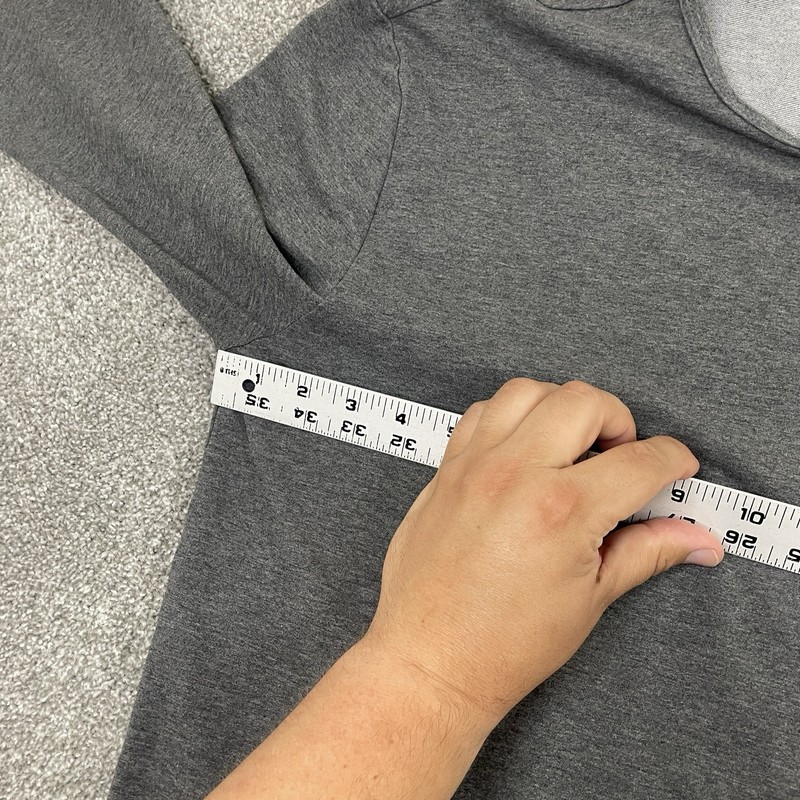 Under 5'10 Shirt Men M Gray Long Sleeve Activewear Performance Athletic Pullover gallery