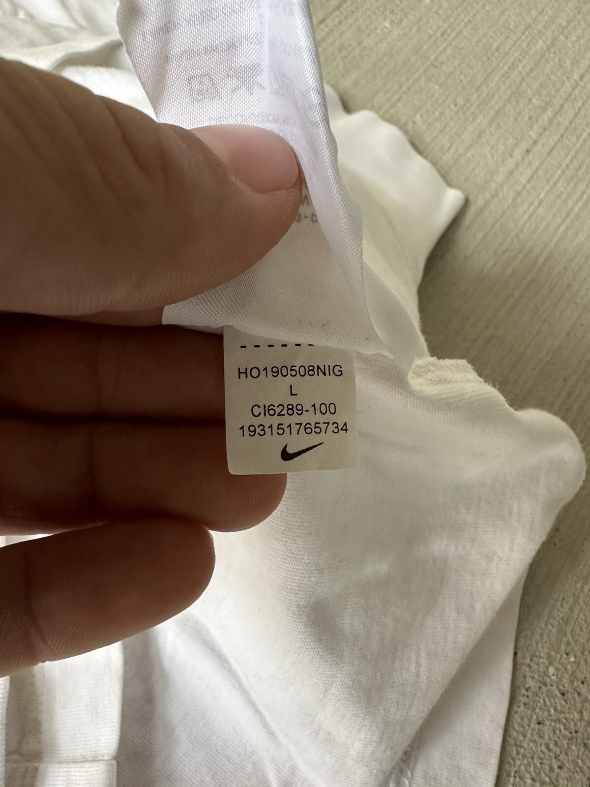 The Nike TEE BRIGHT CERAMIC GRAPHIC LONG SLEEVE TEE TOP White Large gallery