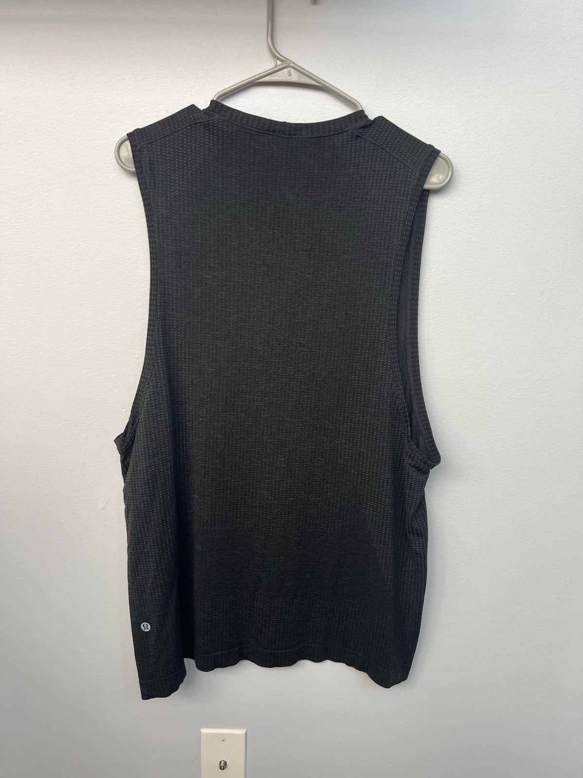 Lululemon Tank Top Men’s Large Black gallery