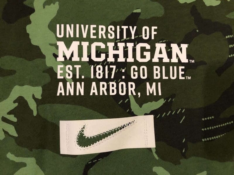 New M Nike Michigan Wolverines Camo Salute To Service Shirt DV8639-328 Men gallery