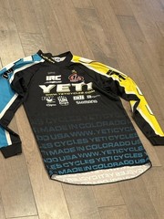 Yeti Cycling Jersey Shirt Mens Small Blue Yellow Rider Signed Voler