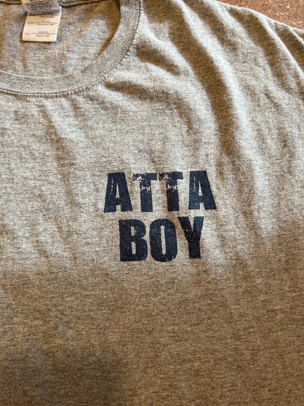 Gildan “Atta Boy” Mountain Ledge Rock Gray T-shirt Short Sleeves Mens 3XL gallery