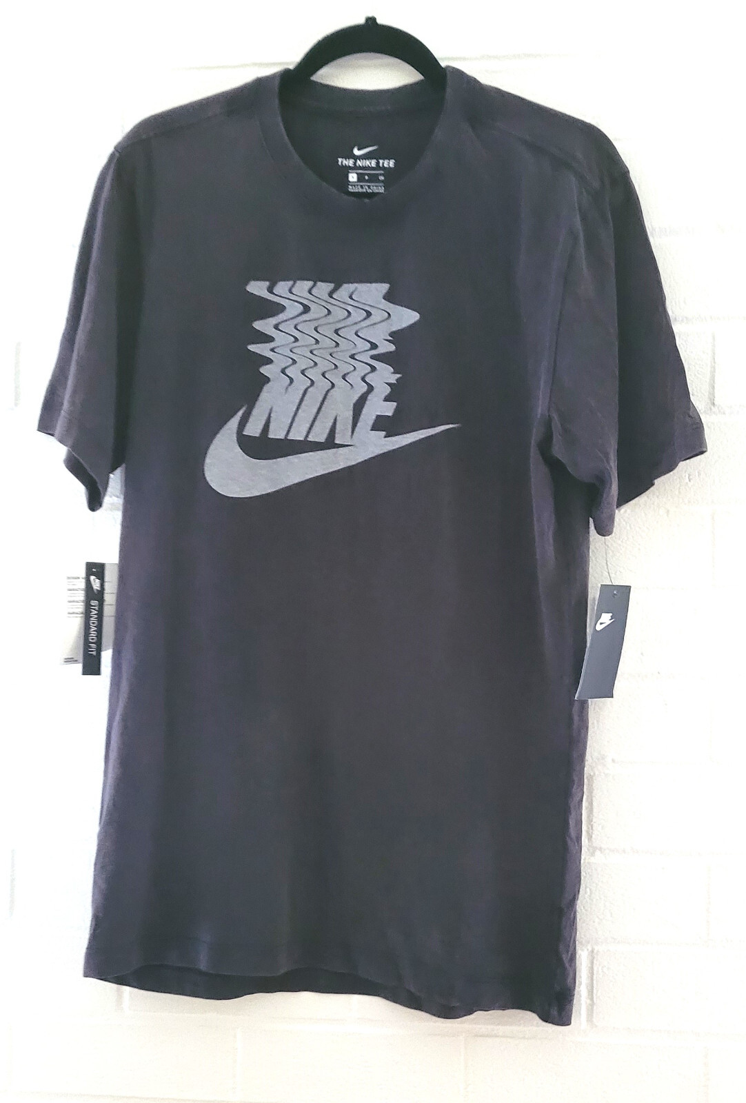 New with Tag Nike Standard Fit Men's Casual Wear Regular Tee Shirt Gray Small gallery