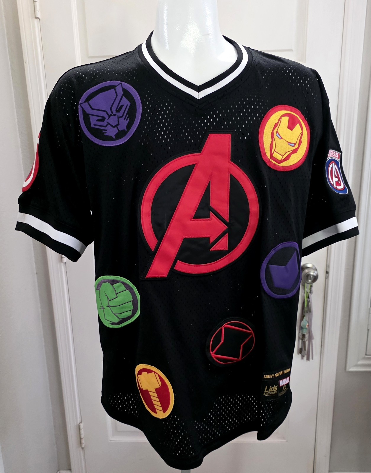 Marvel Avengers Jersey Adult XL Black Mesh V-Neck Lids Exclusive Superheros Rare gallery