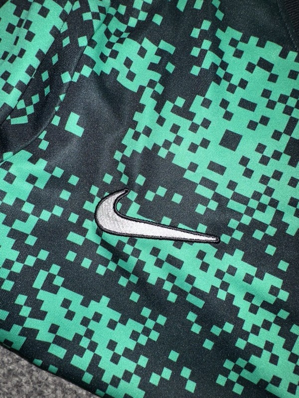 Nike Dri-Fit T-Shirt Mens Size Medium Green Black Short Sleeve Minecraft G7 gallery