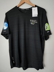 Nike Dri-FIT Miler NYC Size Medium Short Sleeve Running Top – DN7509 010 Nwt