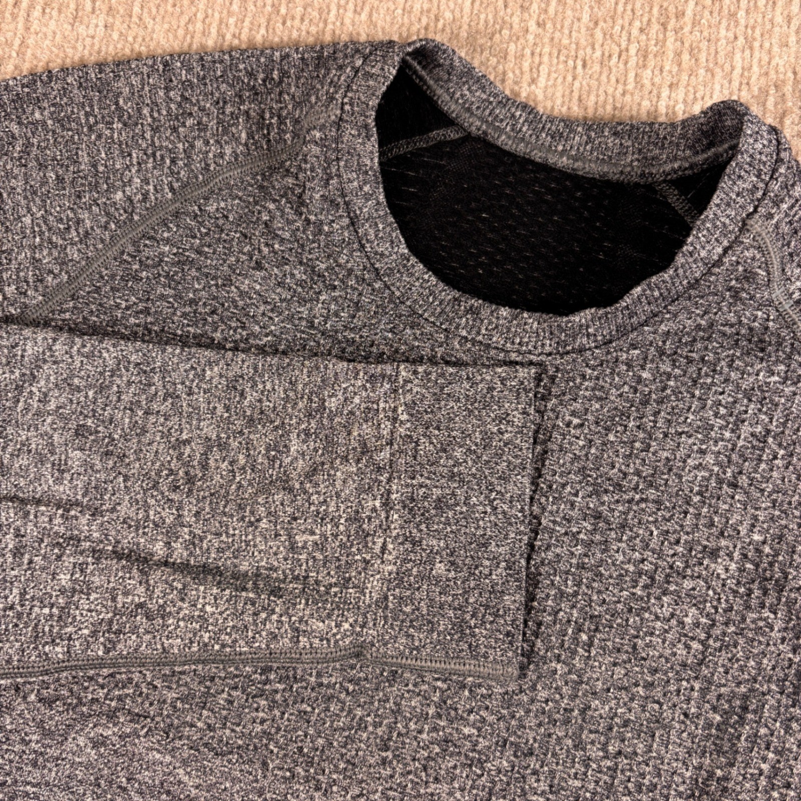 Lululemon Gray Engineered Warmth LS Crew Merino Wool Men's Size Small gallery