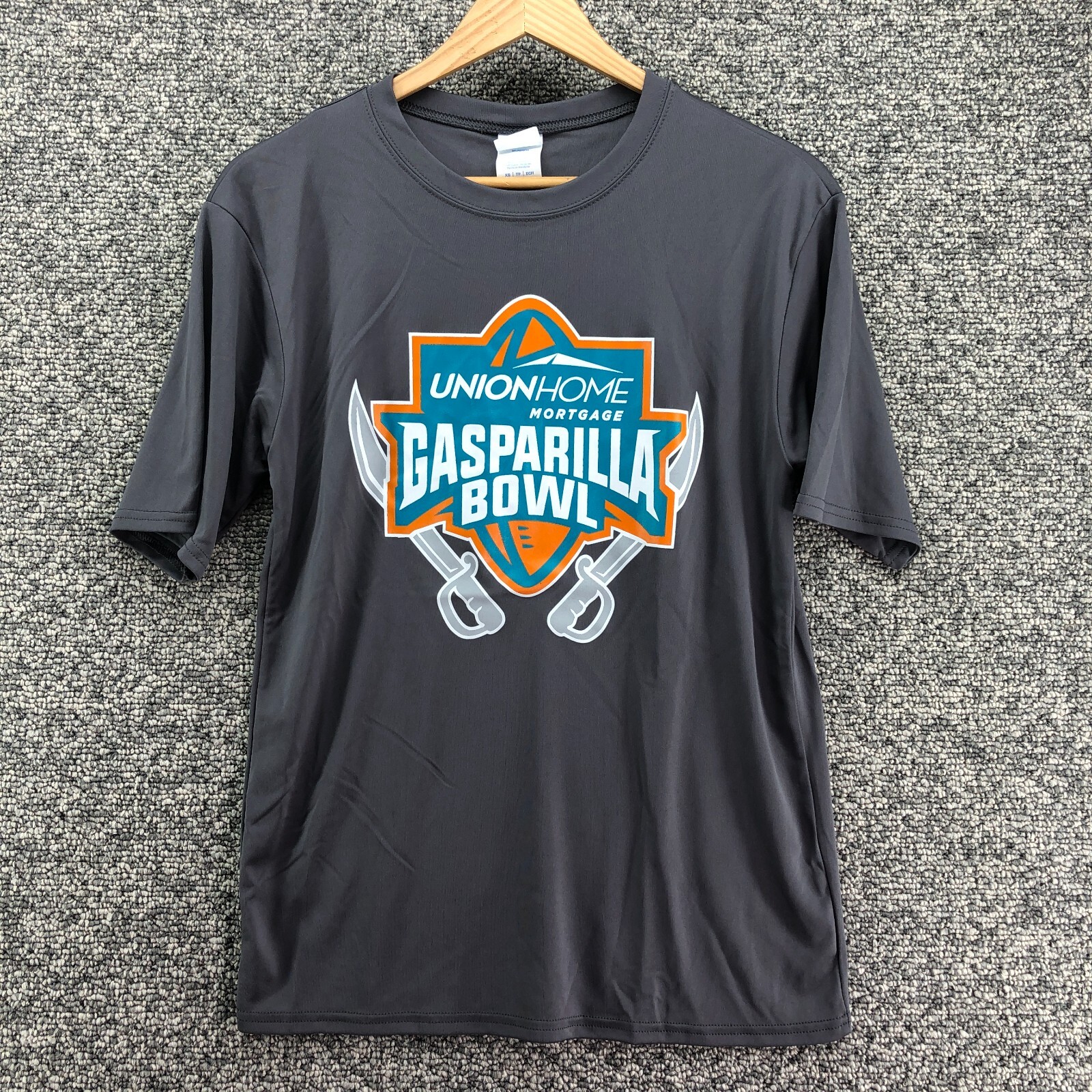 Gasparilla Bowl Port & Co Performance Active Top T-Shirt Gray Mens Sz XS Graphic gallery