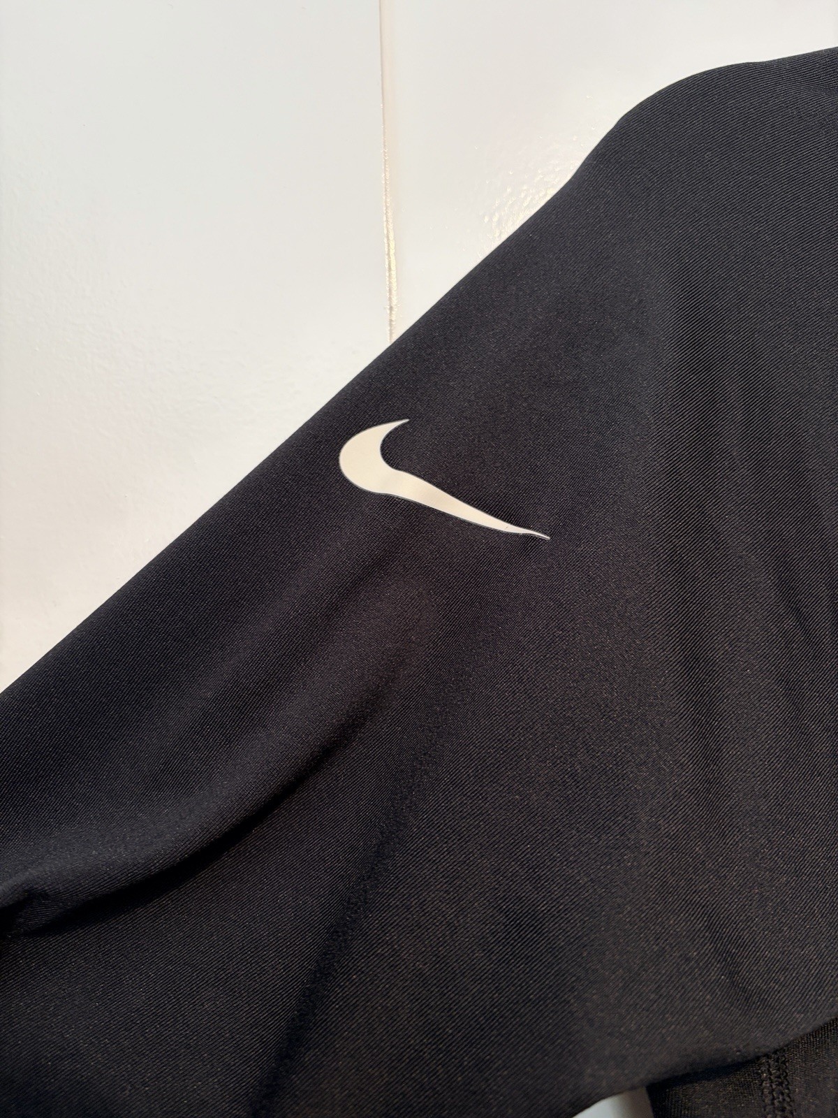 Nike Therma Fit Long Sleeve Compression Shirt Men’s XL Black Athletic Training gallery