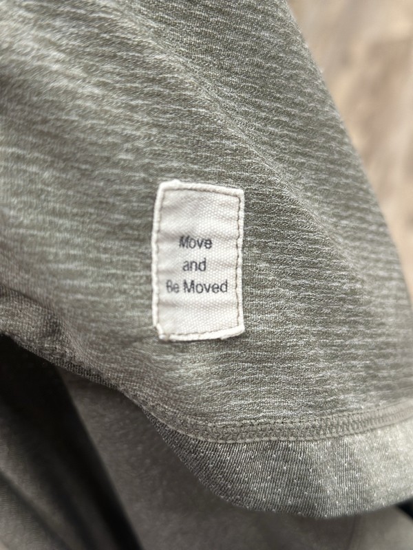 Vuori Men’s Tradewind Shirt Green taupe LS Performance Pullover V177 Pocket Sz M gallery