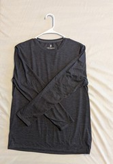 Free Country Men’s M Gray Long Sleeve Crew Neck Tee Polyester Logo