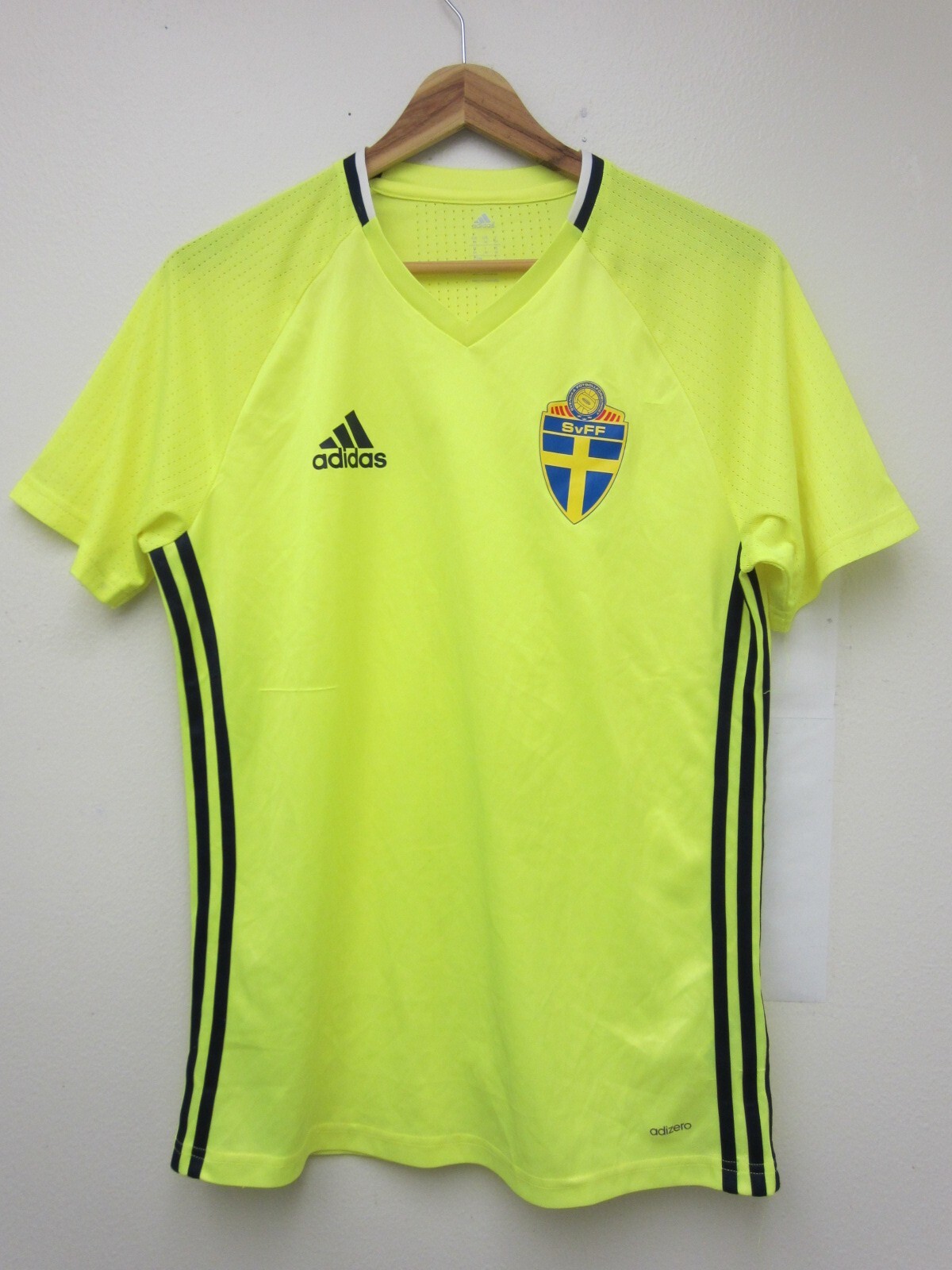 MENS ADIDAS Adizero SVFF SWEDEN SVERIGE SOCCER TEAM JERSEY Size M gallery