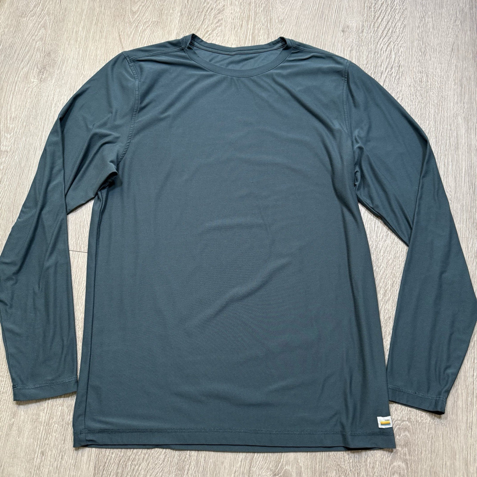 Vuori Long Sleeve Strato Tech Tee Shirt Mens Large V178 Deep Sea Performance Gym gallery