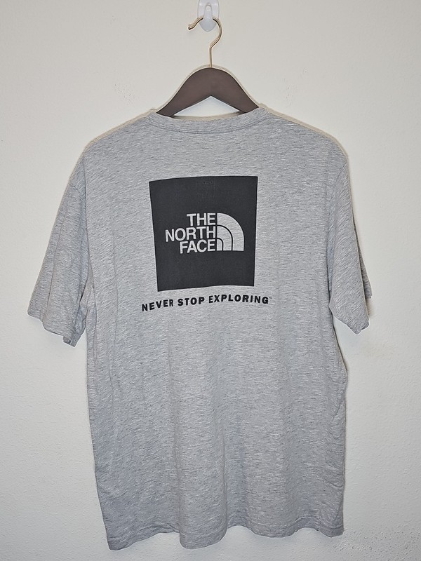 The North Face Ash Gray and Black Graphic Tee Short Sleeve Shirt - Men’s Size L gallery