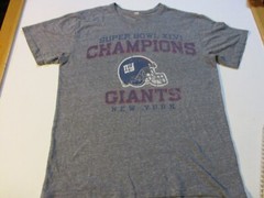 NEW YORK GIANTS HELMET SUPER BOWL XLVI CHAMPIONS DISTRESSED PRINT T-SHIRT LG
