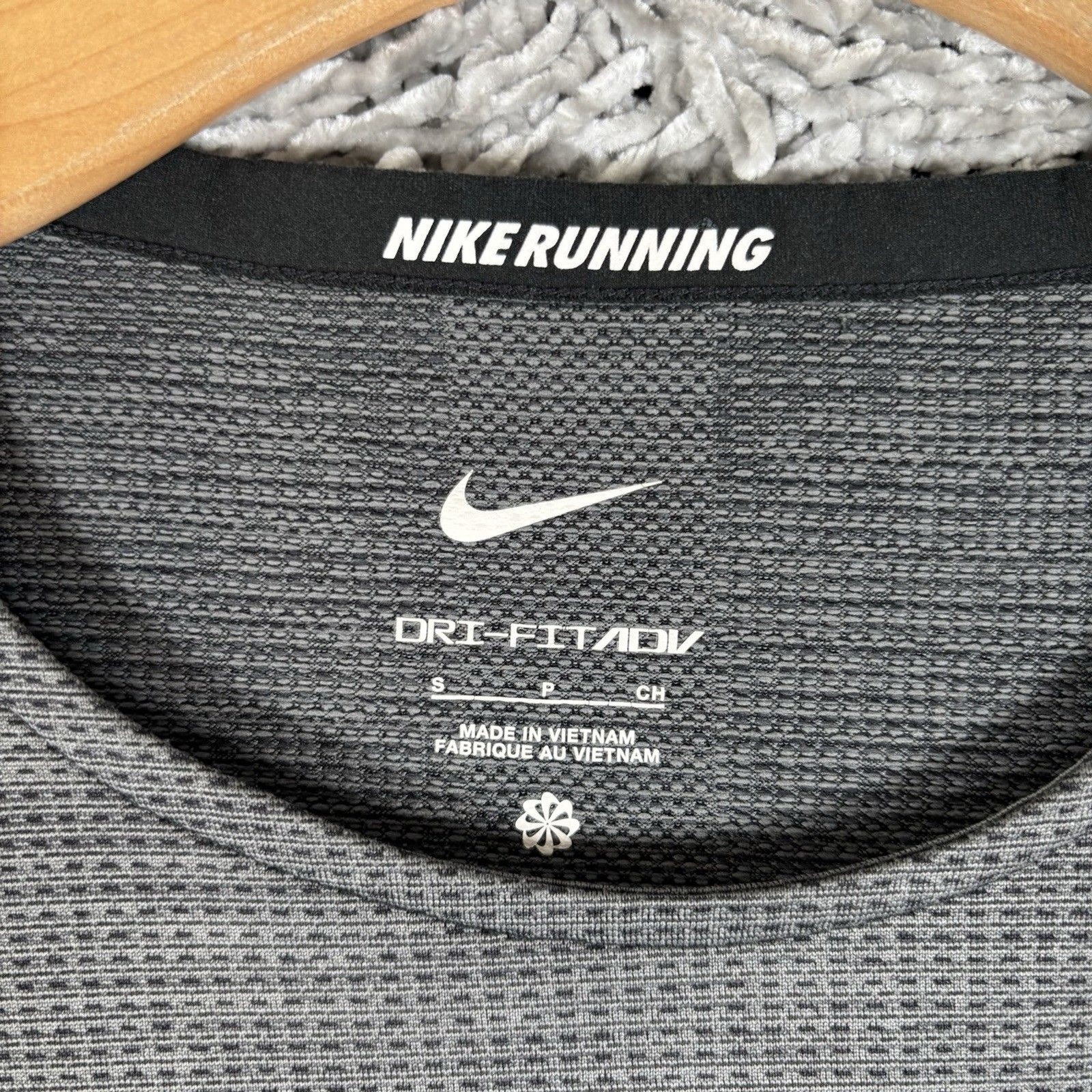 Nike Dri-Fit ADV Techknit Ultra Running Shirt Mens Small Gray Training CZ9046010 gallery