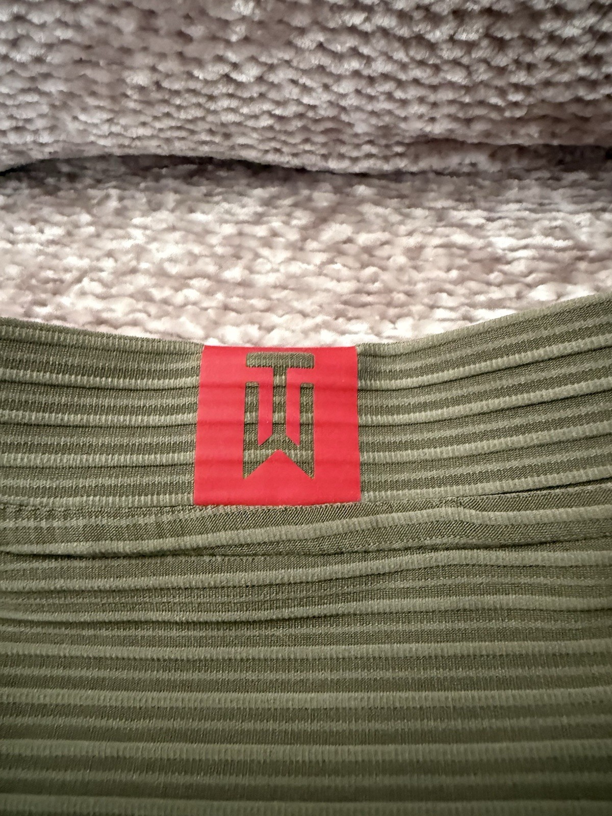 Nike Golf Tiger Woods Textured Vapor Mock Blade Olive XL gallery