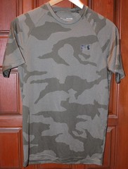 Under Armour XS Mens Boys Camo Training T-Shirt Loose Fit 1371203 Short Sleeve