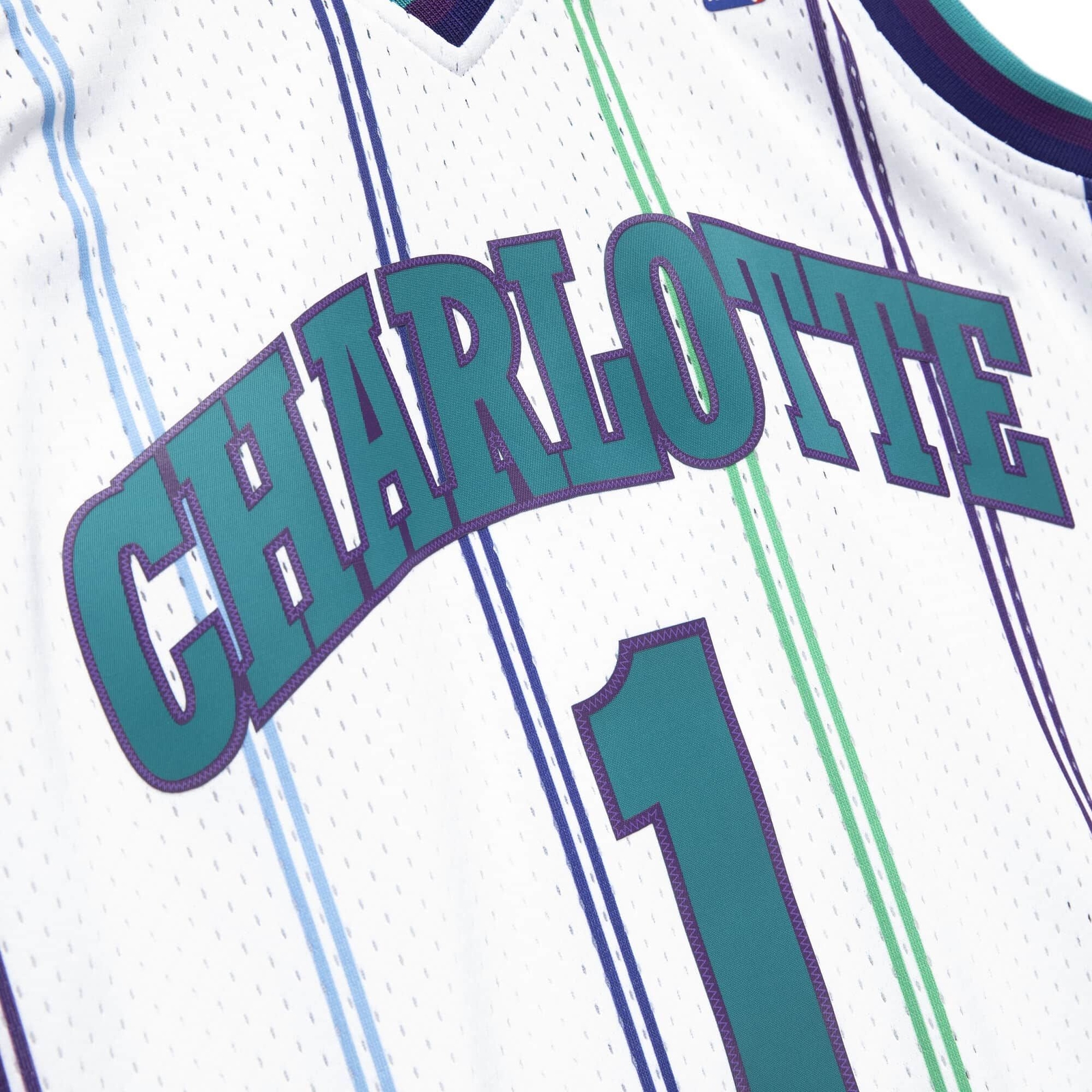 MITCHELL & NESS NBA SWINGMAN JERSEY CHARLOTTE HORNETS 1999 BARON DAVIS gallery