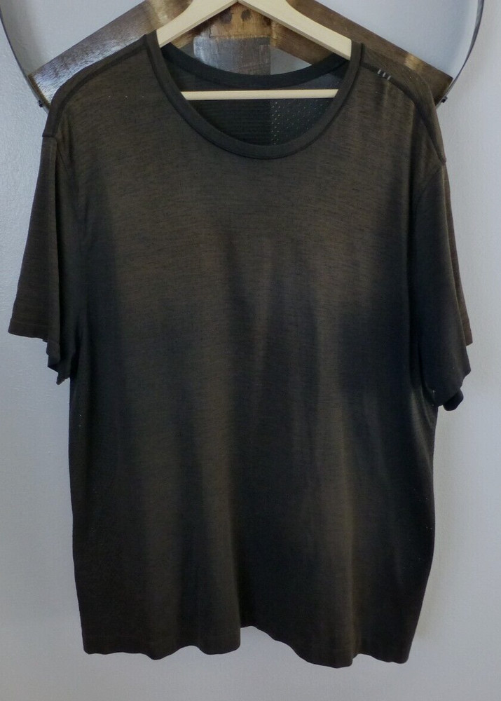 Lululemon Men's XXL Brown Short Sleeve Shirt Technical Lightweight Excellent!