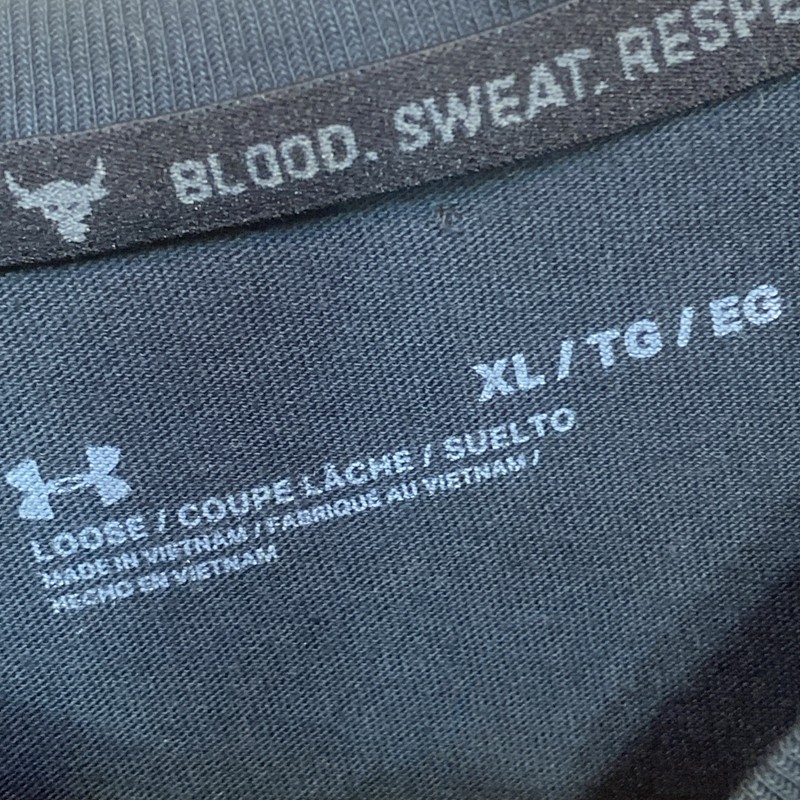Under Armour Gym Shirt Mens XL HeatGear The Rock Shirt Black Graphic Bull A28 gallery