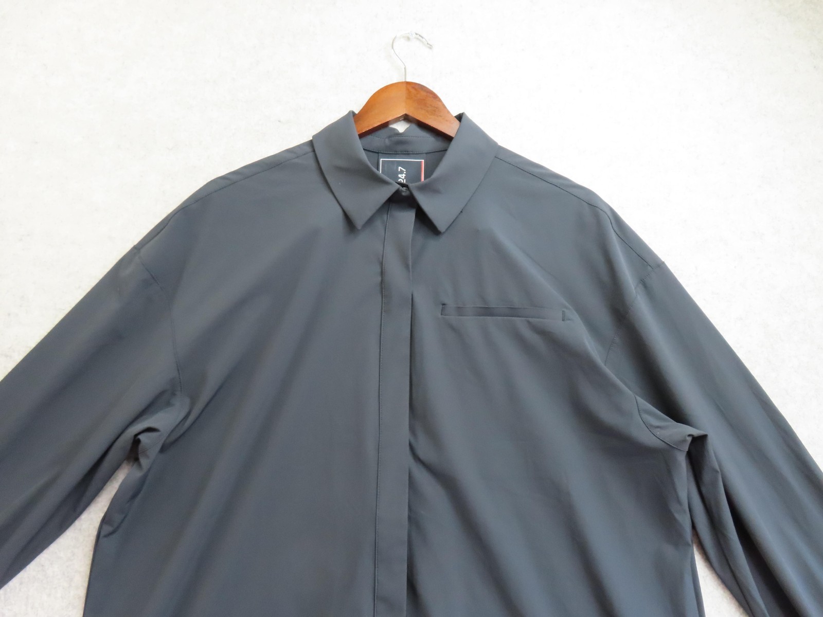 Nike Dri-FIT 24.7 Shirt Mens Medium Gray Long Sleeve Button Front HM8385-010 gallery