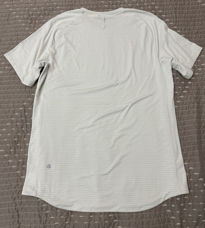 Lululemon Better Each Day Curve Hem Shirt Mens Sz L Light Gray Short Sleeve gallery