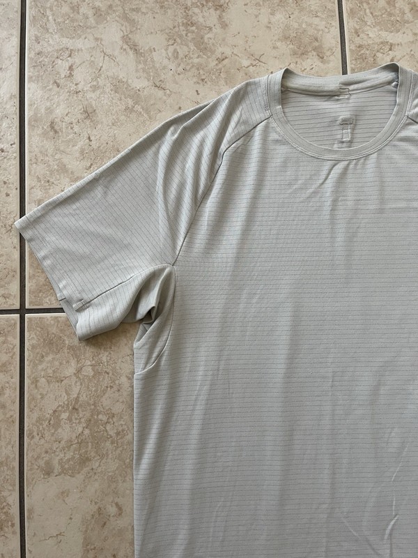 Lululemon Metal Vent Tech Men’s Short Sleeve Light XL Running Training Gym Top gallery