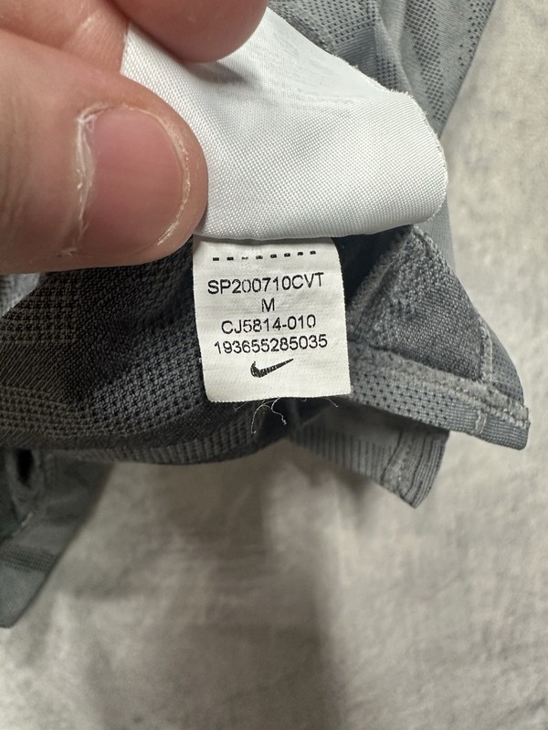 Nike Men's Wild Run TechKnit Short Sleeve Shirt Medium Gray & Reflective Silver gallery
