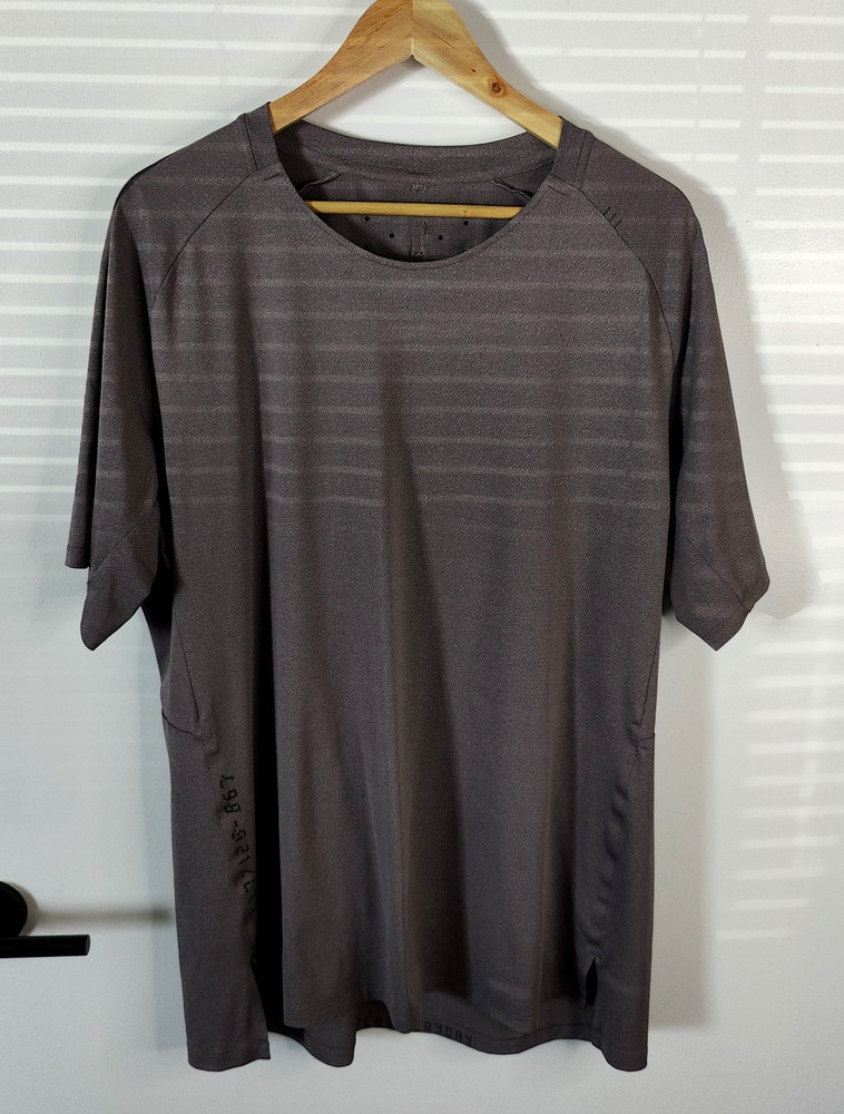 Lululemon License To Train LTT Mens XL Red Short Sleeve Performance Gym Runner