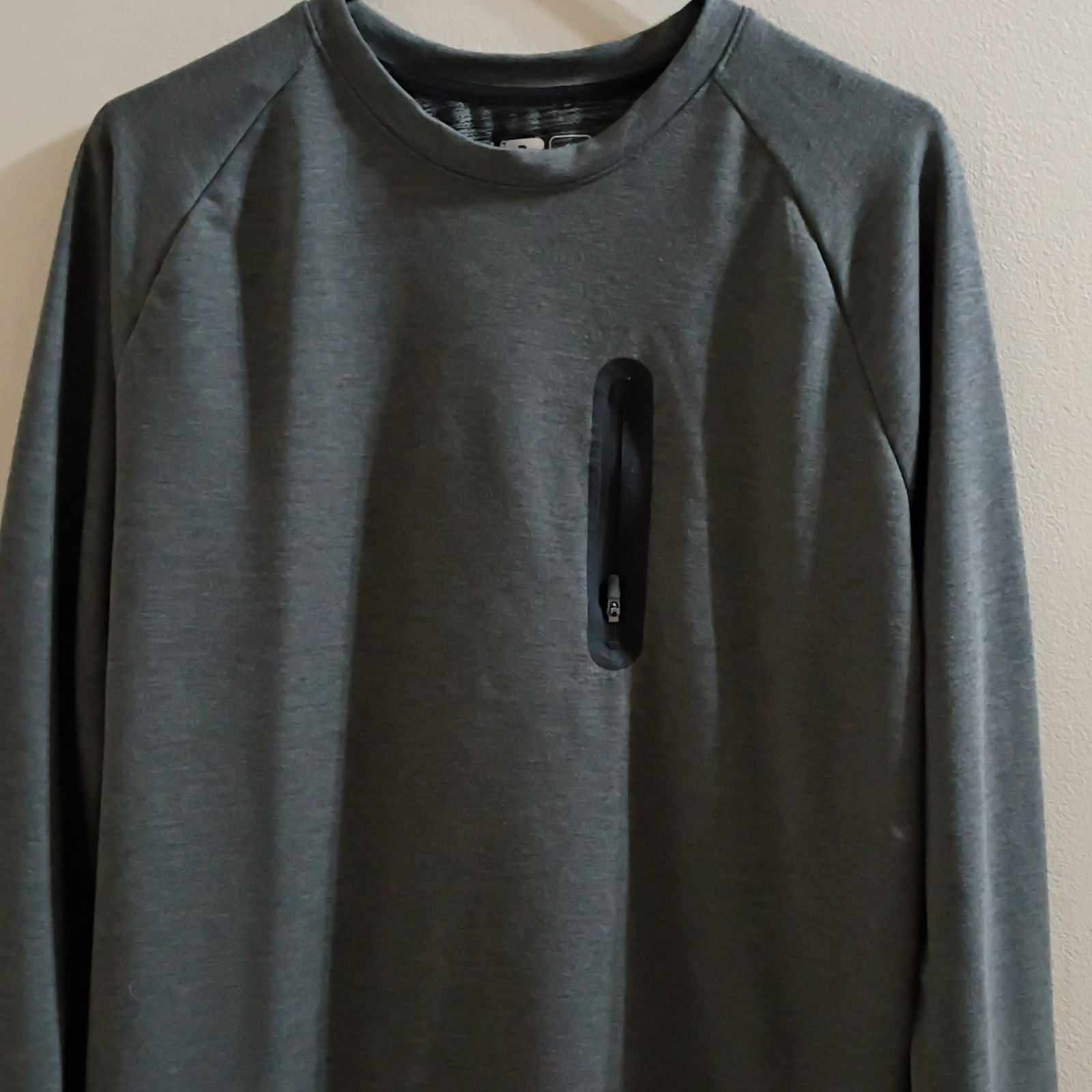 Russell Dri-Power 360 Men’s M Gray Long Sleeve Training Fit Crew Pocket Tee gallery