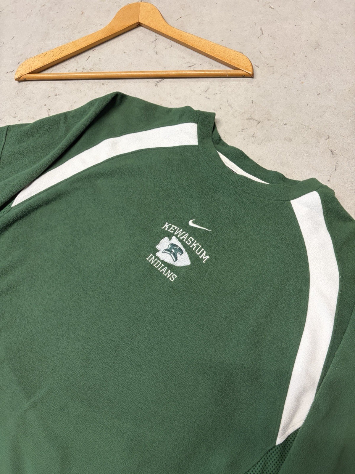 2000’s Nike Team Therma-FIT Men's XL Green/White kewaskum Crewneck Pullover gallery