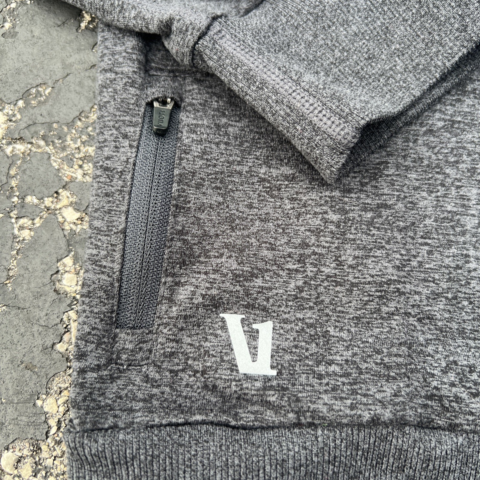 Vuori Ponto Performance Crewneck Black Heather Long Sleeve Shirt Mens Large gallery