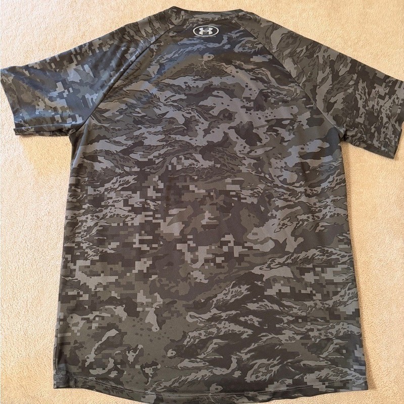 Under Armour Mens HeatGear Camo T-Shirt Grey Digital Camouflage Loose Fit MD gallery