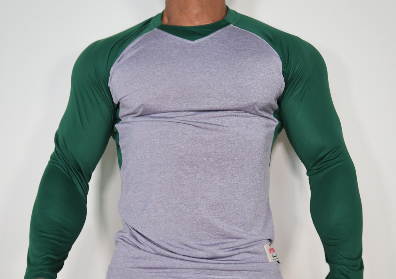 MEN'S GRAY/GREEN RAGLAN SHIRT SIZE M gallery